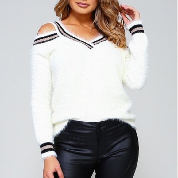Sweaters - ✨NWT✨ Fuzzy Sweater